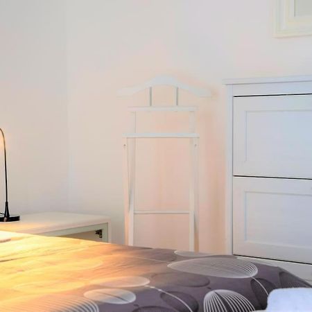 Апартаменты Casa Spezia - Metro Vicina, Wi-Fi Rapido & Netflix Турин Экстерьер фото