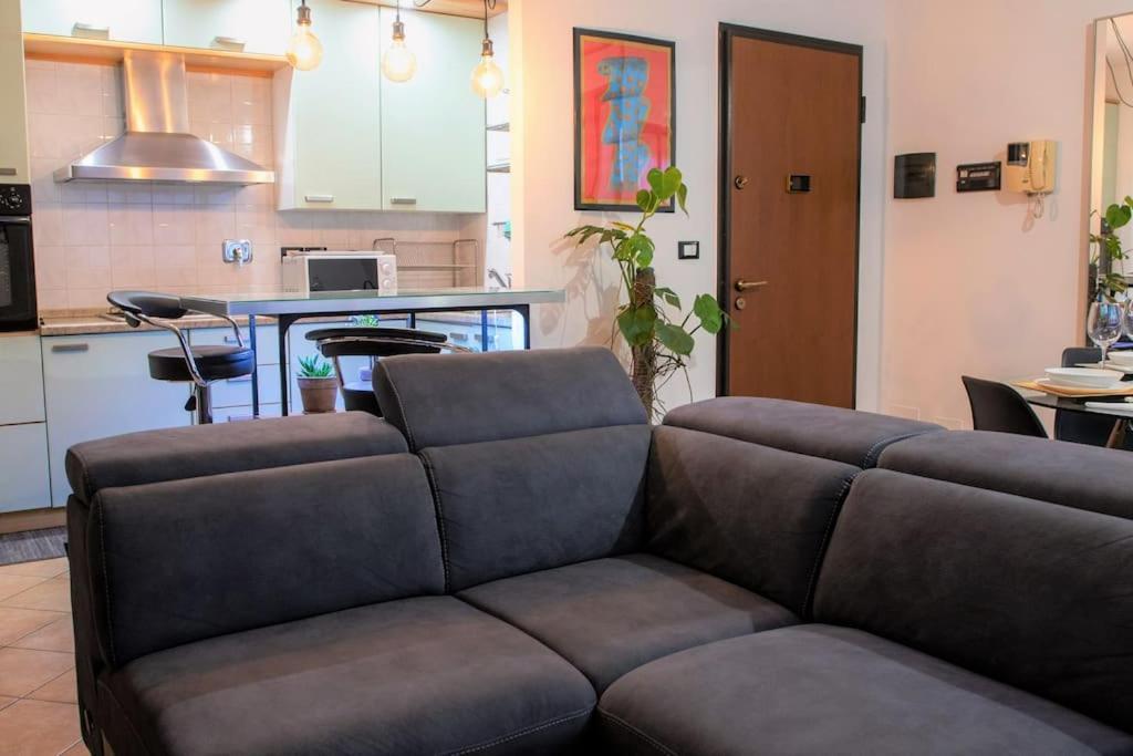 Апартаменты Casa Spezia - Metro Vicina, Wi-Fi Rapido & Netflix Турин Экстерьер фото